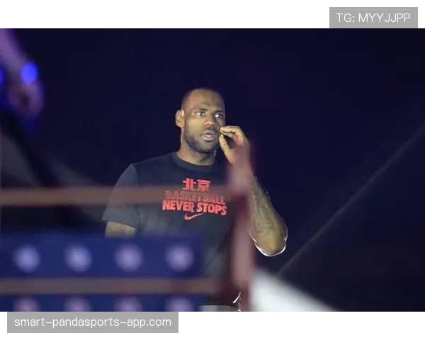 勒布朗沙发上扎堆看剧，这日常谁信得过？