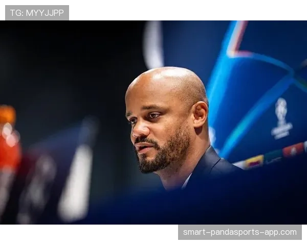 孔帕尼送娃上学像去红毯，手里拎的那只牌子能顶我好几个月房贷